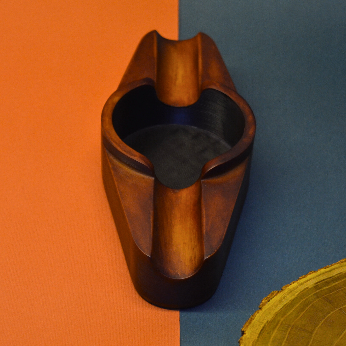 A cigar ashtray with two cigar rests and a round ash hole (brown)