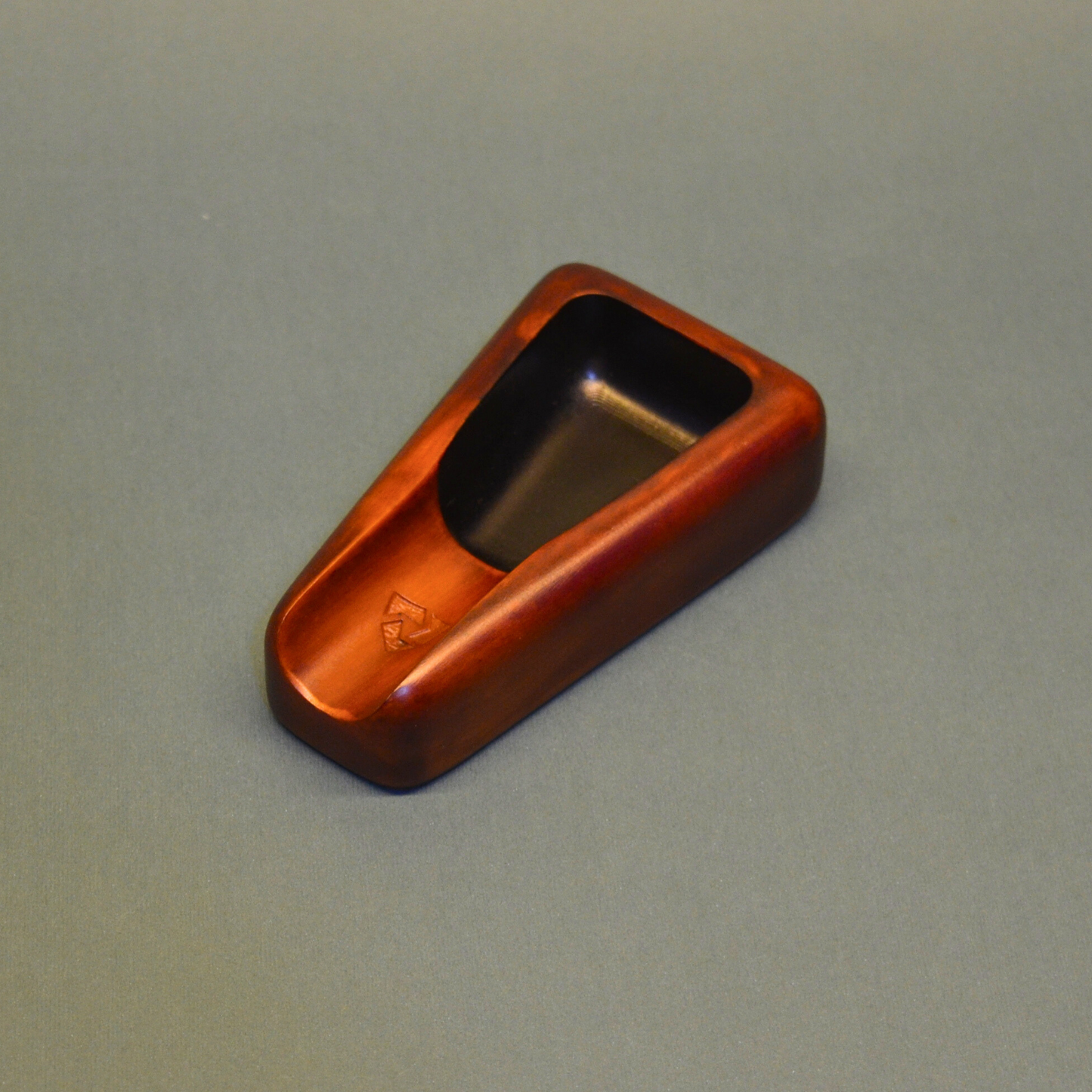 A small triangular cigar ashtray with a single cigar rest (brown)